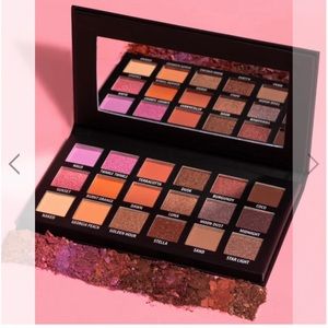 KAB Cosmetics Day + night Eyeshadow Palette